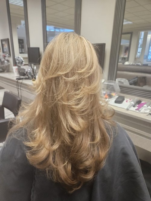 A woman after Addi gave her hair a blowout.